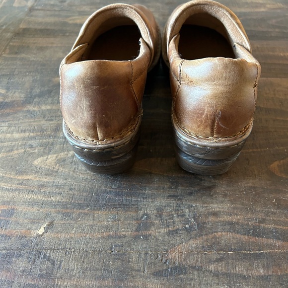 BOC Distressed Brown Leather Clogs Size 8.5 - Picture 3 of 4
